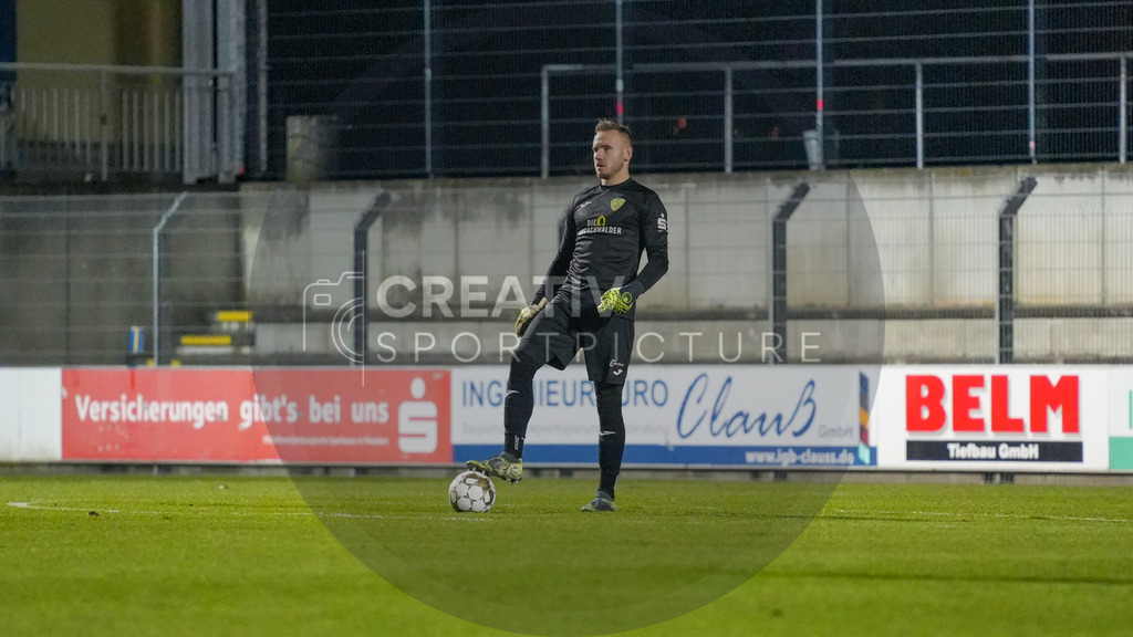 Fußball, Herren, Saison 2025/2026, Regionalliga Nordost, 17. Spieltag, FSV 63 Luckenwalde vs. ZFC Meuselwitz, Freitag 28.11.2025, Werner-Seelenbinder-Stadion Luckenwalde, | Fußball, Herren, Saison 2025/2026, Regionalliga Nordost, 17. Spieltag, FSV 63 Luckenwalde vs. ZFC Meuselwitz, Freitag 28.11.2025, Werner-Seelenbinder-Stadion Luckenwalde, Im Bild: Florian Palmowski (Luckenwalde) - Realisiert mit Pictrs.com