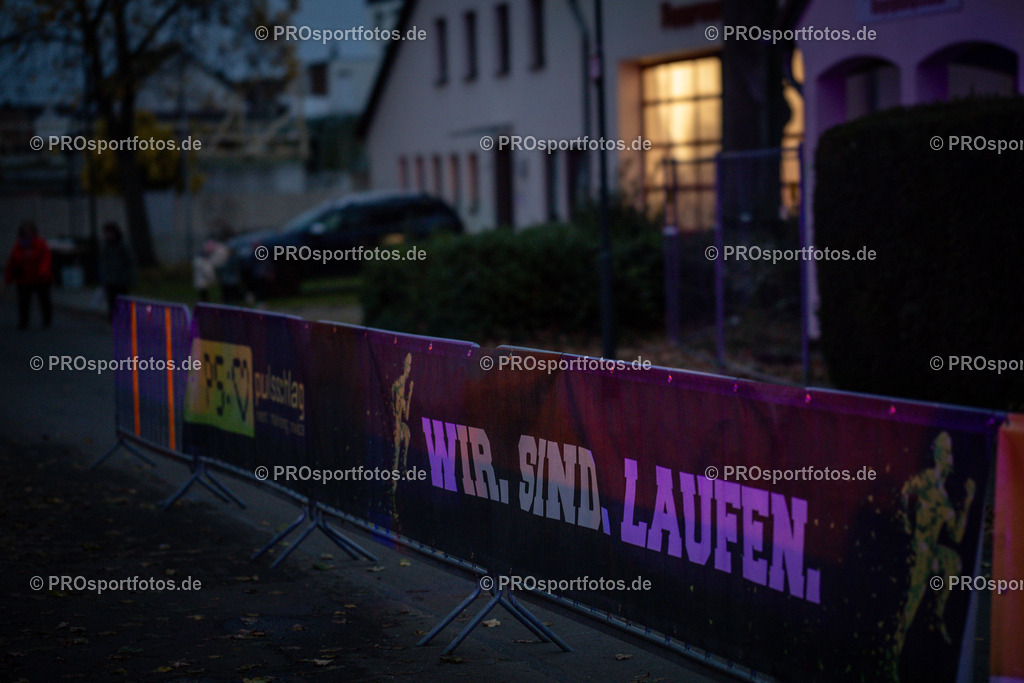 Martinslauf Sindorf 2023 in Kerpen-Sindorf, 09.11.2023 | Impressionen vom Martinslauf Sindorf 2023 am 09.11.2023 in Kerpen-Sindorf (Nordrhein-Westfalen).