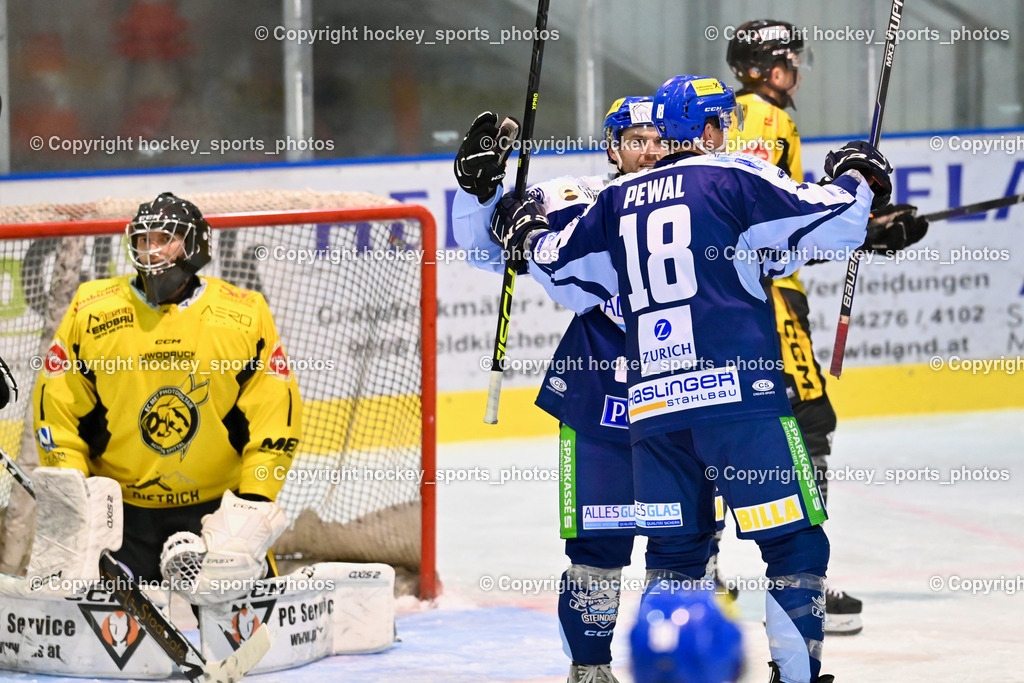 ESC Steindorf vs. MET PHOTOVOLTAIK HORNETS SPITTAL | Jubel #57 Wilfan Franz ESC Steindorf, #18 Pewal Martin ESC Steindorf, #1 Zauchner Rene EC Hornets Spittal, ESC Steindorf vs. MET PHOTOVOLTAIK HORNETS SPITTAL, ESC Steindorf vs. MET PHOTOVOLTAIK HORNETS SPITTAL am 26.10.2024 in Steindorf (Ossiachersee Halle), Austria, (Photo by Bernd Stefan)