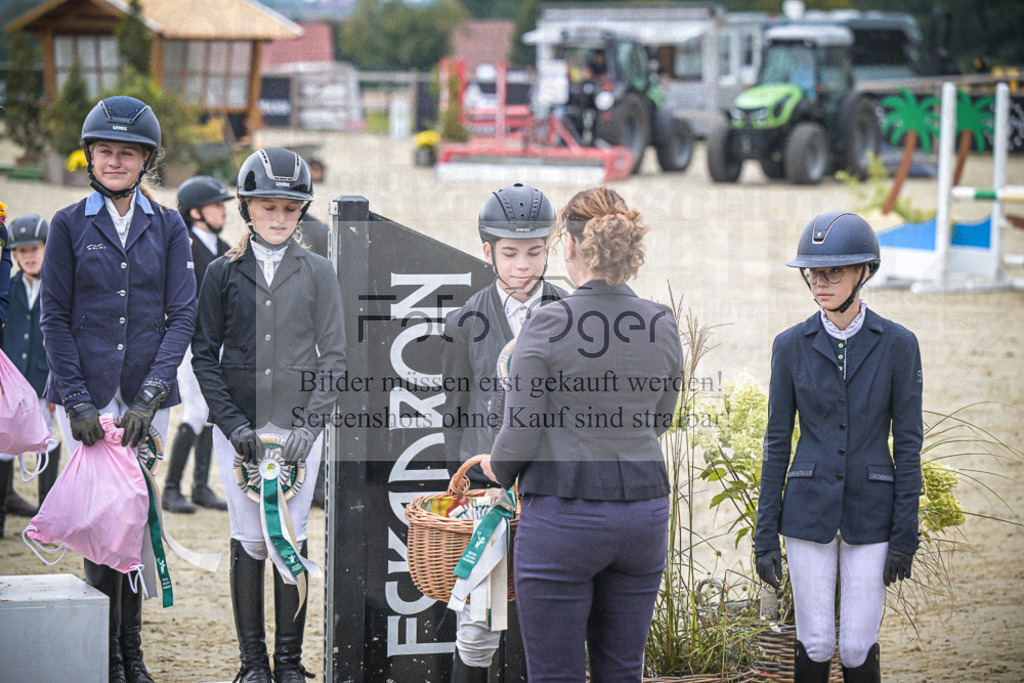 DOS_0103 | Entdecke hochwertige Reitturnierfotos von Foto Oger. Professionell, emotional und authentisch – jetzt Lieblingsmomente im Shop bestellen.Deutschlandweite Turnierfotografie. - Realisiert mit Pictrs.com