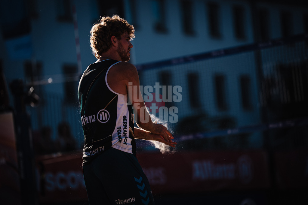 Beachvolleyball | Männer | Allianz German Beach Tour 2025 | Tourstop Berlin | 21.08.2025 | Luis Henrichs klatscht in die Hände