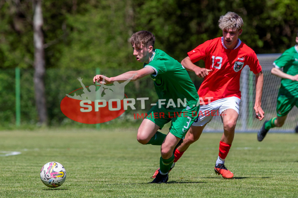 Fußball Halbfinale | Ben Dumigan (U15 Irland #3) Jonas Peinhart (U15 Österreich #13) Fußball Halbfinale, Irland U15 - Österreich U15 am 29.04.2024 in Arnoldstein (Sportplatz), Austria, (Photo by Ernst Krawagner sport-fan.at) - Realized with Pictrs.com