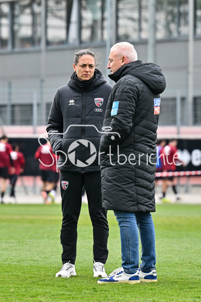 FC Ingolstadt - SSV Ulm 1846 Fussball  | INGOLSTADT, GERMANY - 25. MAERZ: im Bild Sabrina WITTMANN Trainerin FC Ingolstadt im Gespräch mit Pavel DOTCHEV Trainer SSV Ulm vor dem Testspiel zwischen dem FC Ingolstadt und dem SSV Ulm 1846 Fussball auf Platz 4 am Audi Sportpark