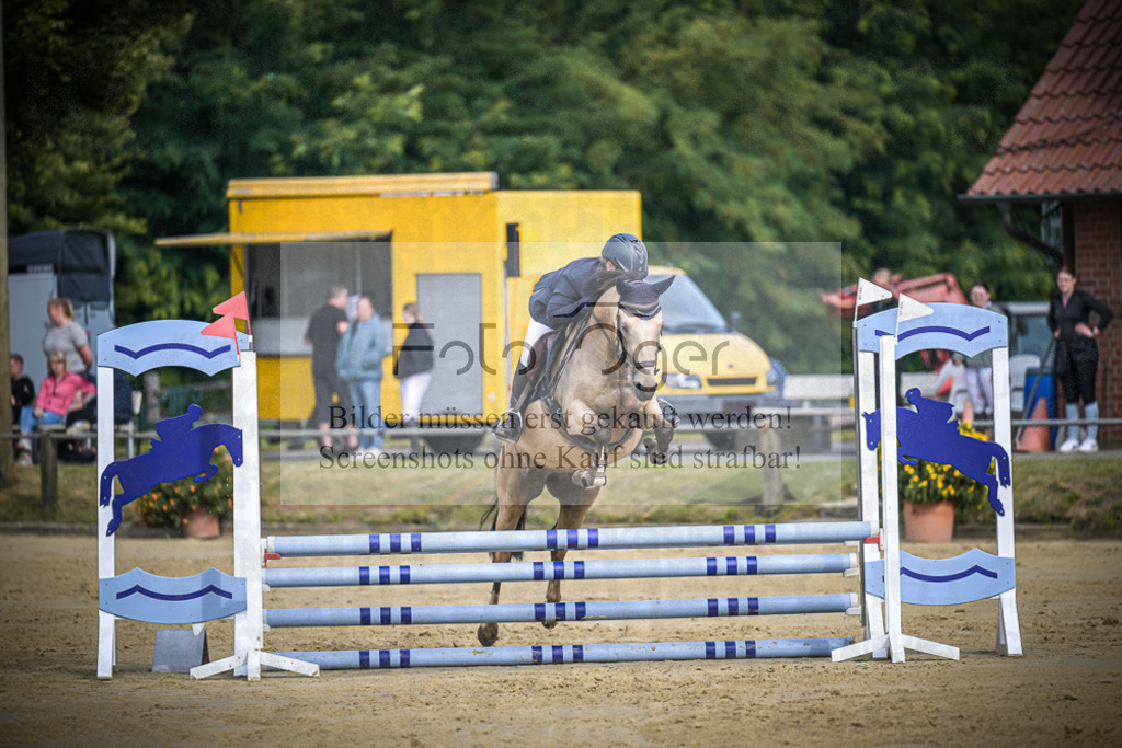 DOS_1851 | Entdecke hochwertige Reitturnierfotos von Foto Oger. Professionell, emotional und authentisch – jetzt Lieblingsmomente im Shop bestellen.Deutschlandweite Turnierfotografie. - Realisiert mit Pictrs.com