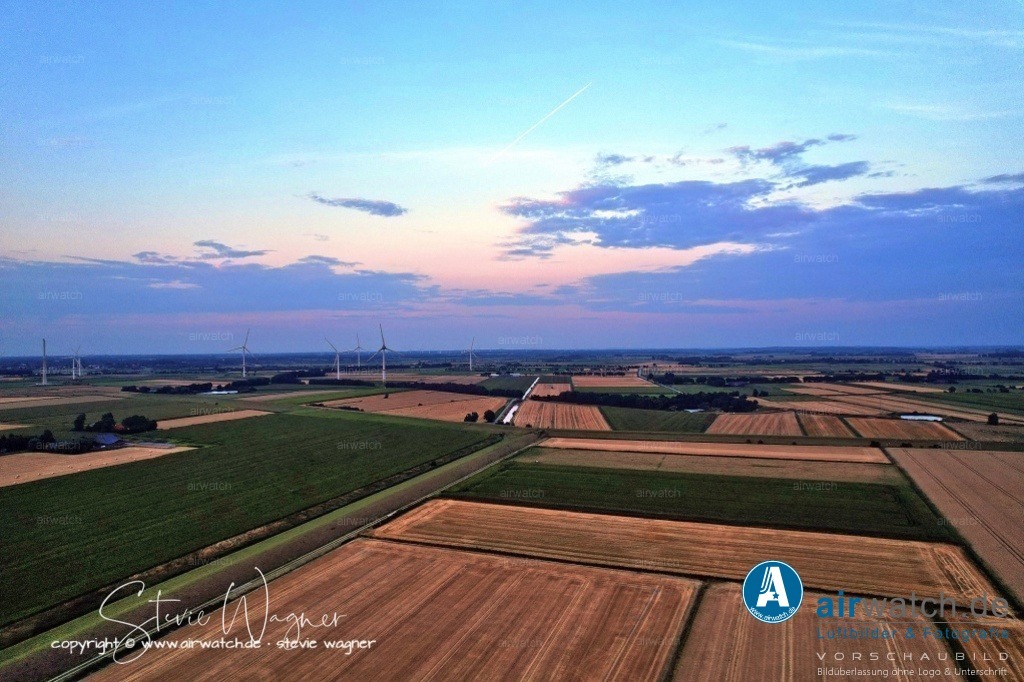 Windpark - Simonsberg | Entdecken Sie atemberaubende Luftbilder und Fotografien auf airwatch.de - Tauchen Sie ein in eine Welt voller faszinierender Aufnahmen aus der Vogelperspektive.