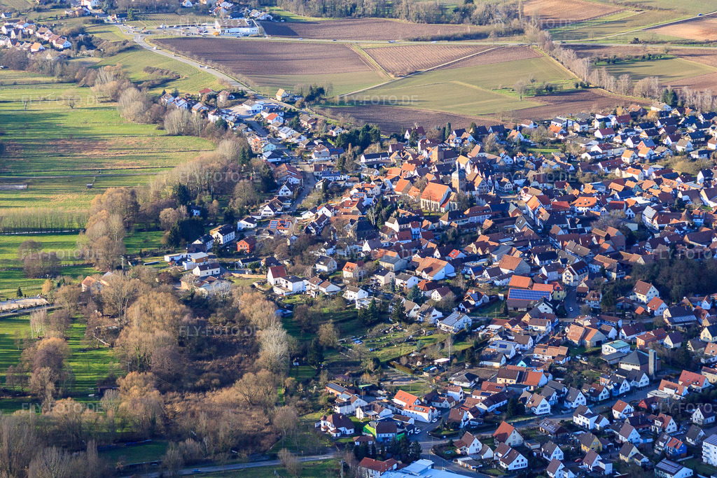 Luftbild: Ortsansicht von Osten im Ortsteil Billigheim in Billigheim-Ingenheim im Bundesland Rheinland-Pfalz in Deutschland. Foto: IMG_61865.jpg vom 28.01.2014 durch Werner Riehm/FLY-FOTO.deAuflösung des Originals: 4752 x 3168 px