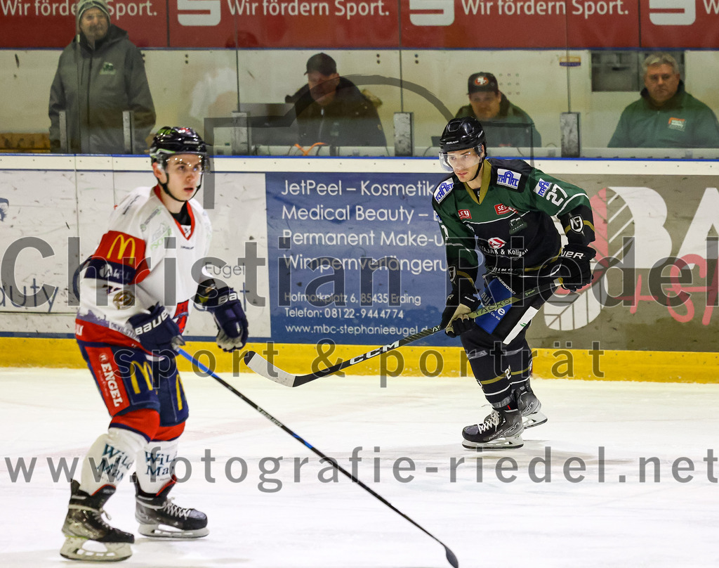 2023-01-13_042_TSV_Erding_gegen_VfE_Ulm-Neu-Ulm | Erding, Deutschland, 13.01.2023:
Eishockey, Bayernliga 2022 / 2023, 27. Spieltag, TSV Erding gegen VfE Ulm/Neu-Ulm, Endergebnis: 6:1

Mark Waldhausen (Erding Gladiators, #27)

Foto: Christian Riedel / fotografie-riedel.net