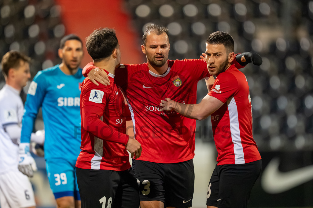 SG Sonnenhof Grossaspach vs. TSV Steinbach Haiger, Fussball, Regionalliga Suedwest, 25. Spieltag, 20.03.2026 | Niklas Pollex (SG Sonnenhof Großaspach, #18), Fabian Eisele (SG Sonnenhof Großaspach, #23) und Marius Kunde (SG Sonnenhof Großaspach, #16),SG Sonnenhof Grossaspach vs. TSV Steinbach Haiger, Fussball, Regionalliga Suedwest, 25. Spieltag, 20.03.2026Foto: photosbyphips/Philip Ziegler