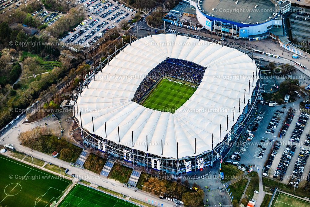 Hamburg_Volksparkstadion_ELS_3641280325 | HAMBURG 28.03.2025 Gebäude des Volksparkstadion - Arena des Hamburger HSV (vormals Imtech Arena, AOL Arena und HSV Nordbank Arena) in Hamburg. Weiterführende Informationen bei: HSV Fußball AG. // Stadium Volksparkstadion - formerly Imtech-Arena, is the home ground of German Bundesliga club HSV. Further information at: HSV Fussball AG. Foto: Martin Elsen