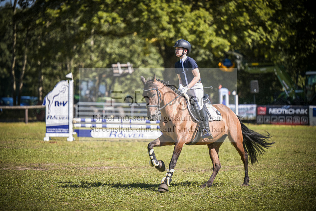DOS_0428 | Entdecke hochwertige Reitturnierfotos von Foto Oger. Professionell, emotional und authentisch – jetzt Lieblingsmomente im Shop bestellen.Deutschlandweite Turnierfotografie. - Realisiert mit Pictrs.com