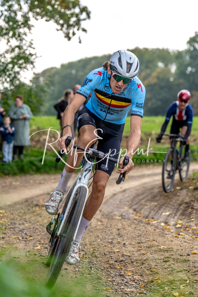 Ralf Eppink Photography 20251012_DSC03089 | Sportfotografie, Eventfotografie, Porträtfotografie, Radsport Fotograf, Triathlon Fotograf, Düsseldorf Fotograf, Köln Fotograf, Actionfotografie, Teamfotografie, Peoplefotografie, Business Portraits, Veranstaltungsfotografie, Reportagefotografie - Realisiert mit Pictrs.com