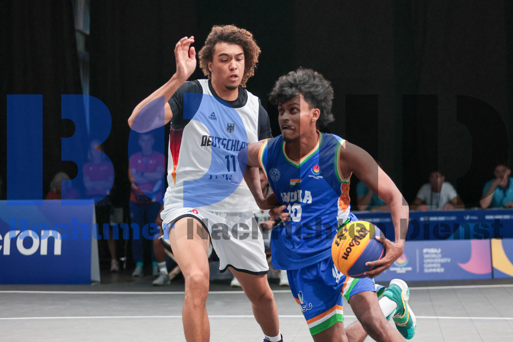 SES_TTG3X320250718-1965 | bond - Realisiert mit Pictrs.com