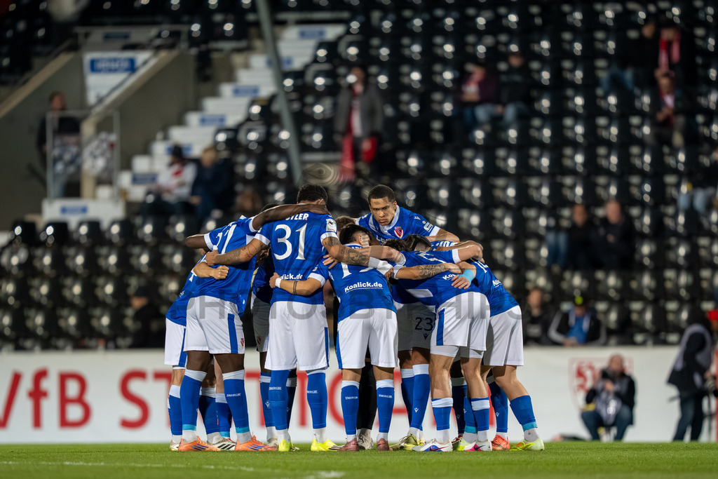 VfB Stuttgart II vs. FC Energie Cottbus, Fussball, 3.Liga, 27. Spieltag, Saison 2025/2026, 03.03.2026 | FC Energie Cottbus schwört sich ein,VfB Stuttgart II vs. FC Energie Cottbus, Fussball, 3.Liga, 27. Spieltag, Saison 2025/2026, 03.03.2026Foto: photosbyphips/Philip Ziegler
