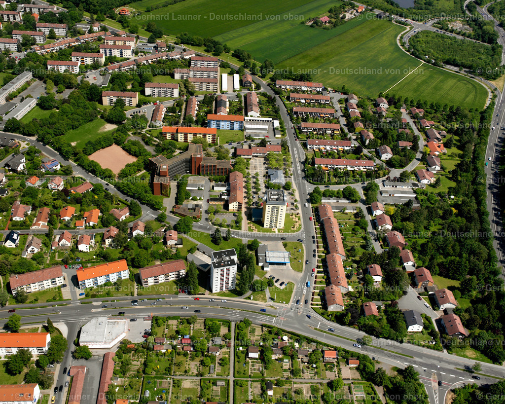 2638405 | GOSLAR 09.06.2006 Ortsansicht am Rande von landwirtschaftlichen Feldern und Nutzflächen  in Goslar im Bundesland Niedersachsen, Deutschland // Village view on the edge of agricultural fields and land  in Goslar in the state Lower Saxony, Germany Foto: Gerhard Launer