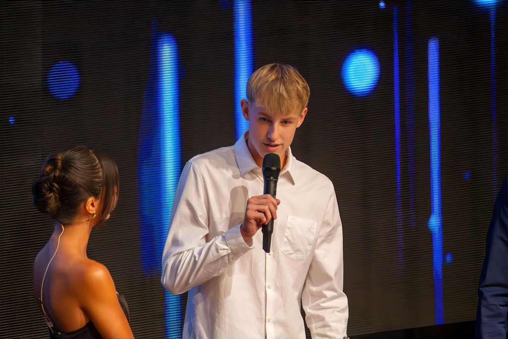 Rosengarten Mannheim: Award-Night 2024 / Sport Award Rhein-Neckar. Bild: Max Moerstedt (TSG Hoffenheim) und Lea Wagner (Moderatorin, ARD) | Rosengarten Mannheim: Award-Night 2024 / Sport Award Rhein-Neckar. Bild: Max Moerstedt (TSG Hoffenheim) und Lea Wagner (Moderatorin, ARD) - Realisiert mit Pictrs.com