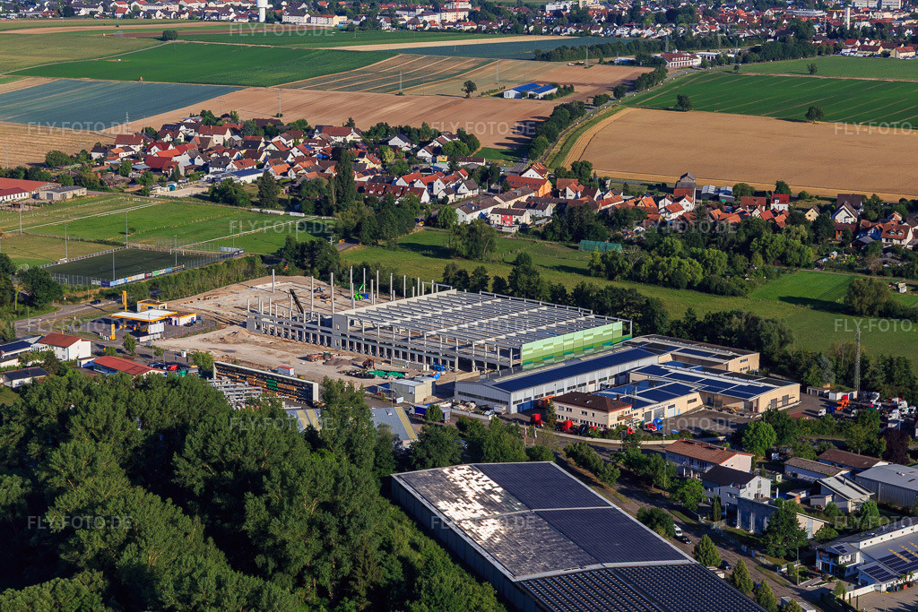 Luftbild: Baustelle des neuen Logistikpark der HANSAINVEST und DFI-Real-Estate Kandel nach Abriss des OBI-Markts im Ortsteil Minderslachen in Kandel im Bundesland Rheinland-Pfalz in Deutschland. – Foto: IMG_149398.jpg vom 18.07.2025 durch Werner Riehm/FLY-FOTO.de – Auflösung des Originals: 5472 x 3648 px – Entdecke HANSAINVEST | Kapital-verwaltungs-gesellschaft: Hansainvest – DFI Real Estate - Driving Future Innovation