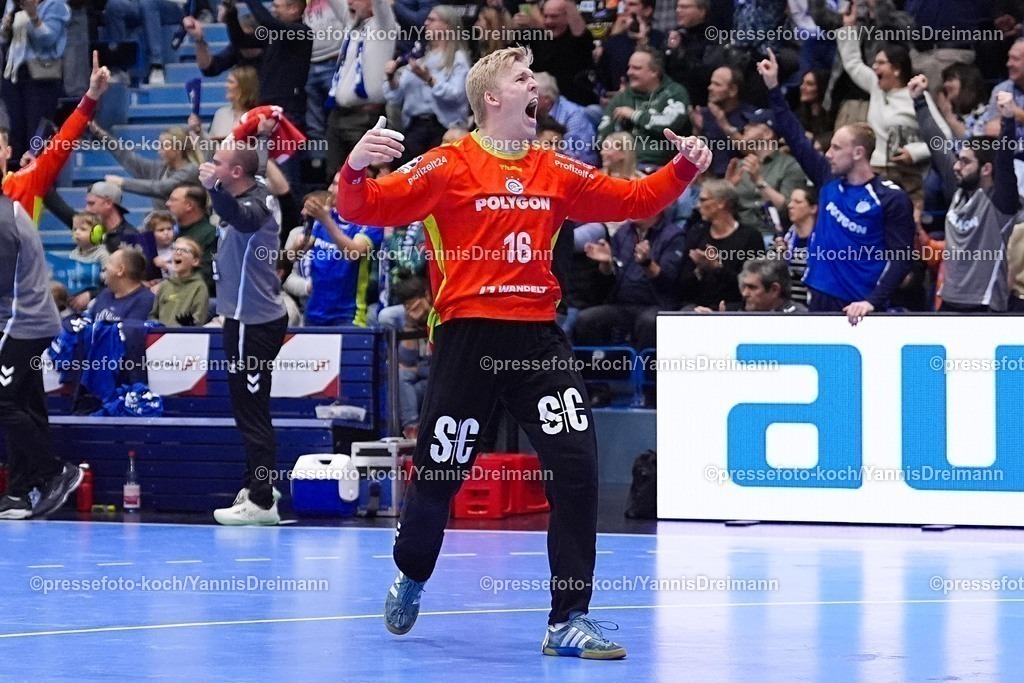 xYDRx14122501052 | 14.12.2025, xydrx, Handball, 1.HBL, VfL Gummersbach - SC Magdeburg, Schwalbe-Arena: Bertram Obling (VfL Gummersbach #16) jubelndPhoto: xYannisxDreimannxPressefotoKochx