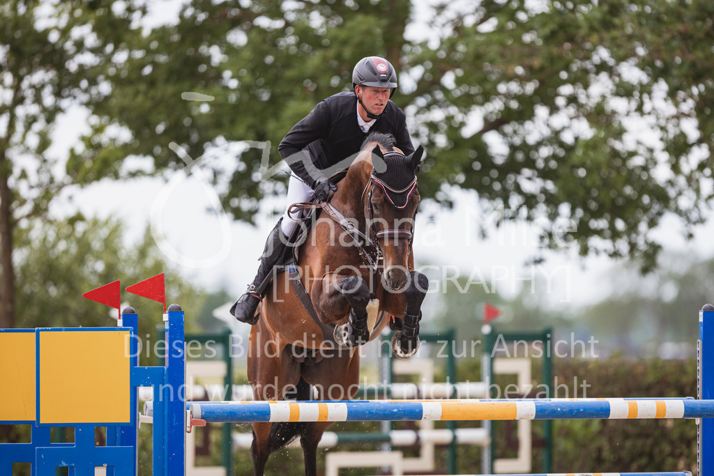 240614_Lemwerder_M2-Springen-446 | Deine schönsten Turniermomente als professionelle Fotos! Entdecke hochwertige Pferdesport-Fotografie im Online-Shop. Jetzt Fotos finden & bestellen!
