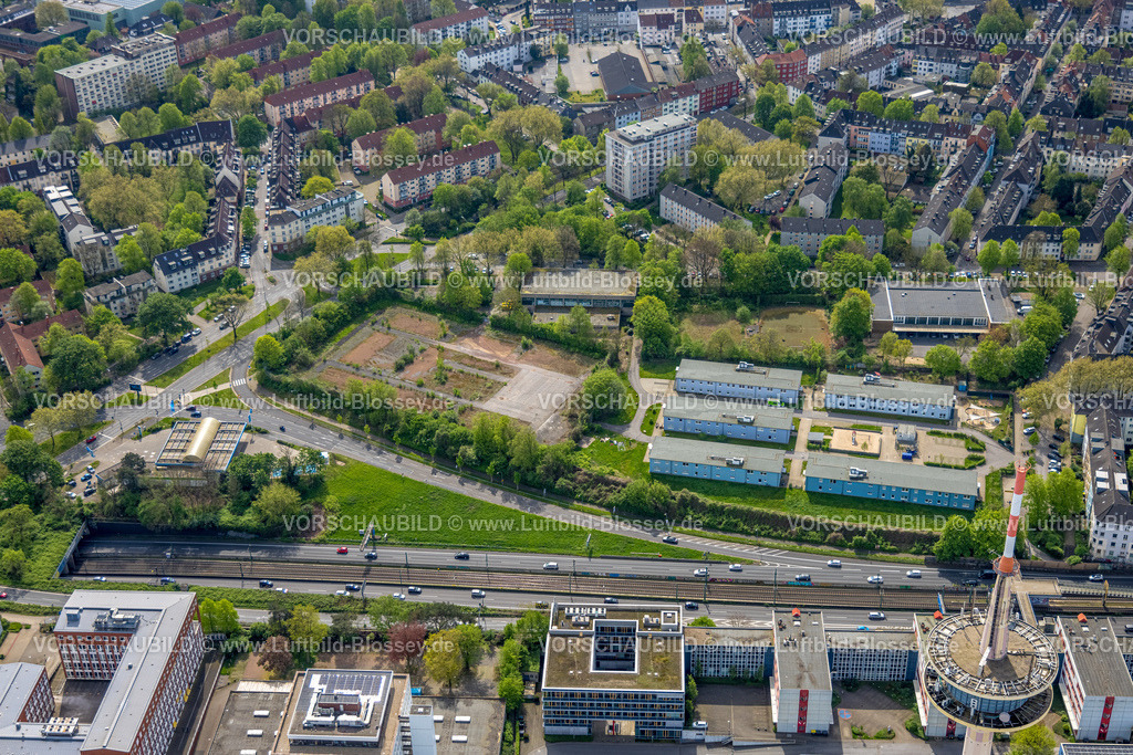 Essen240400693 | Luftbild, Flüchtlingsdorf Papestraße, Sporthalle, Wohngebiet Holsterhausen, Essen, Ruhrgebiet, Nordrhein-Westfalen, Deutschland