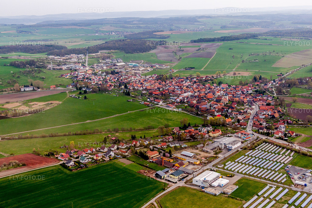 Luftbild: landwirtschaftlichen Feldern und Nutzflächen im Ortsteil Streufdorf in Straufhain im Bundesland Thüringen in Deutschland. Foto: IMG_64052.jpg vom 04.04.2014 durch Werner Riehm/FLY-FOTO.de