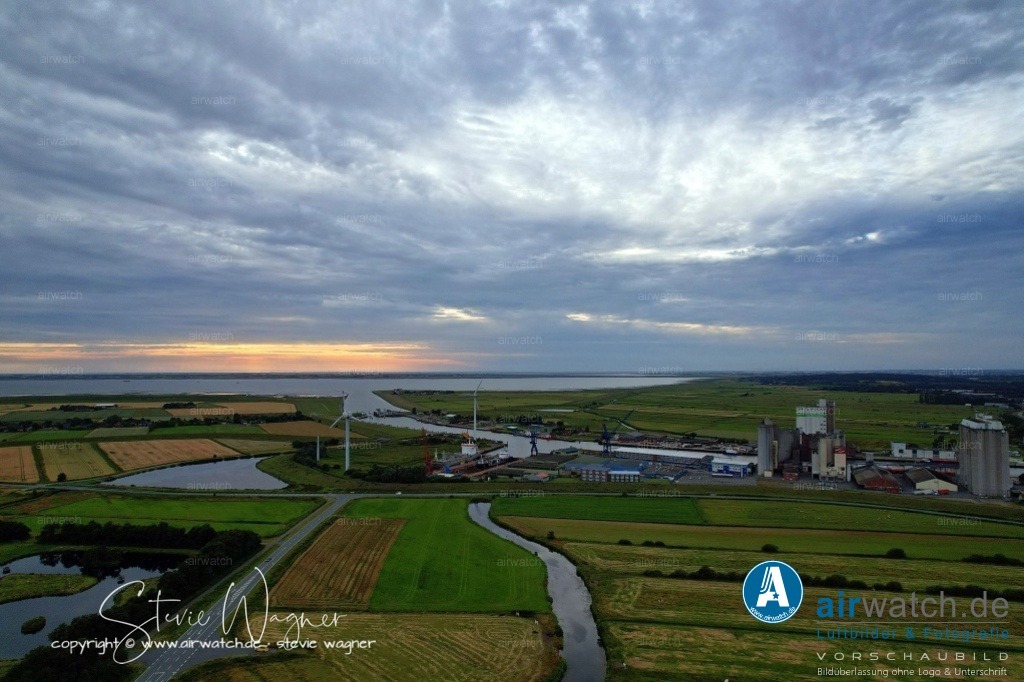 HDR - Husumer Dock und Reparatur GmbH & Co. KG | Entdecken Sie atemberaubende Luftbilder und Fotografien auf airwatch.de - Tauchen Sie ein in eine Welt voller faszinierender Aufnahmen aus der Vogelperspektive.