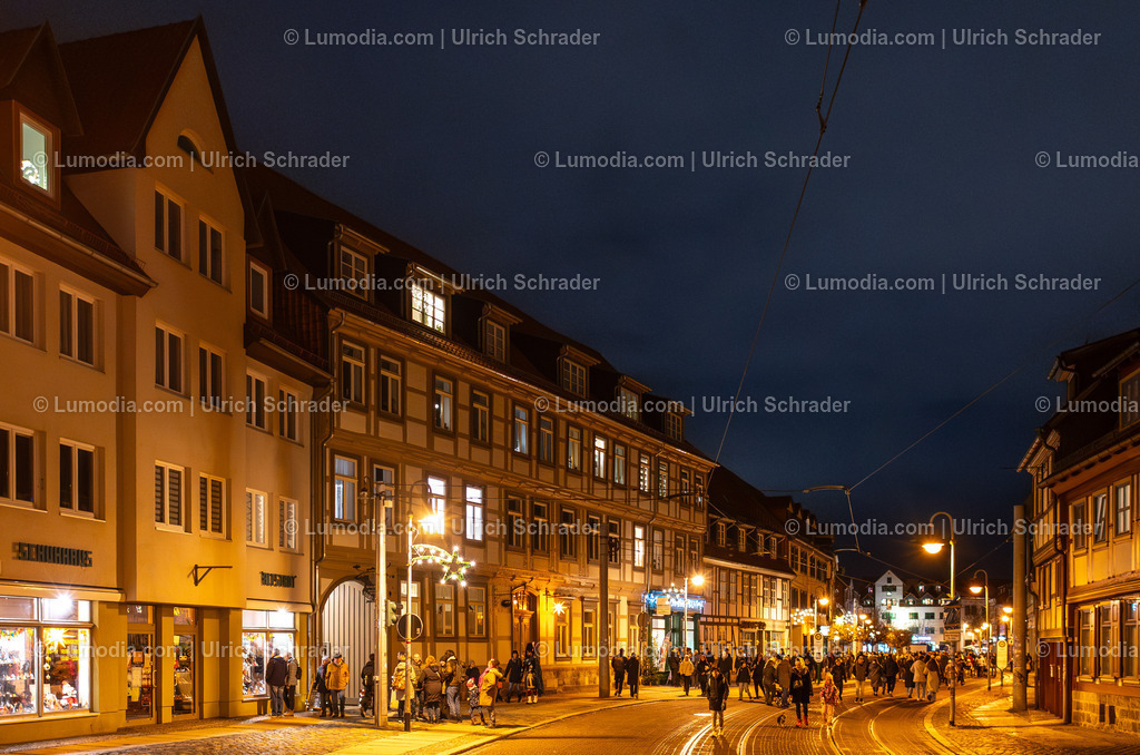 10049-13924 - Advent in den Höfen in Halberstadt | Stockfoto und Bilderpool mit Bildmaterial aus Deutschland, dem Harz, Halberstadt, Quedlinburg, Wernigerode und weltweit. Qualitativ hochwertige und professionelle Fotos anschauen und kaufen. - Realisiert mit Pictrs.com