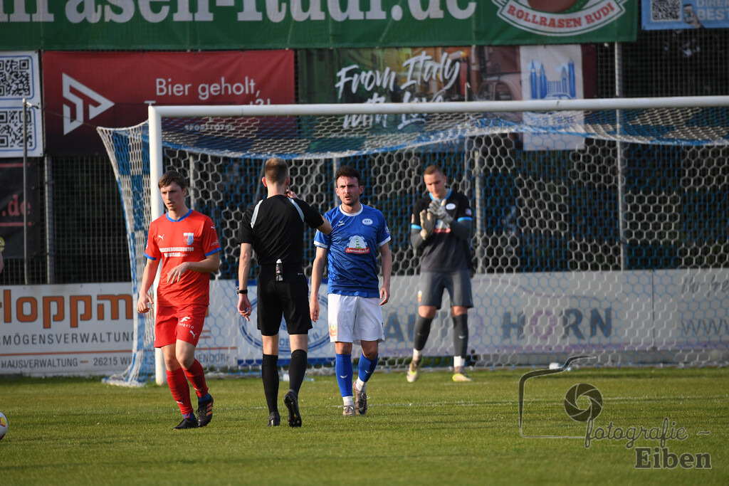 SSV Jeddeloh-SV Drochtersen/Assel | Herren Regionalliga; SSV Jeddeloh (blau)-SV Drochtersen/Assel (rot) am 30.04.2024; in Jeddeloh (53-Acht Arena), Photo: Philip Eiben 2024 - Realisiert mit Pictrs.com