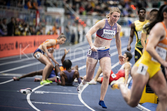 World Athletics Indoor Championships Kujawy Pomorze 26, 21.03.2026 | TORUN, POLAND - MARCH 21:  Sara REIFENRATH (USA) loosing her left shoe during the 4x400m mixed relay of the World Athletics Indoor Championships Kujawy Pomorze 26 on day 2 / session 1 at Kujawsko-Pomorska Arena Torun on March 21, 2026 in Torun, Poland. 