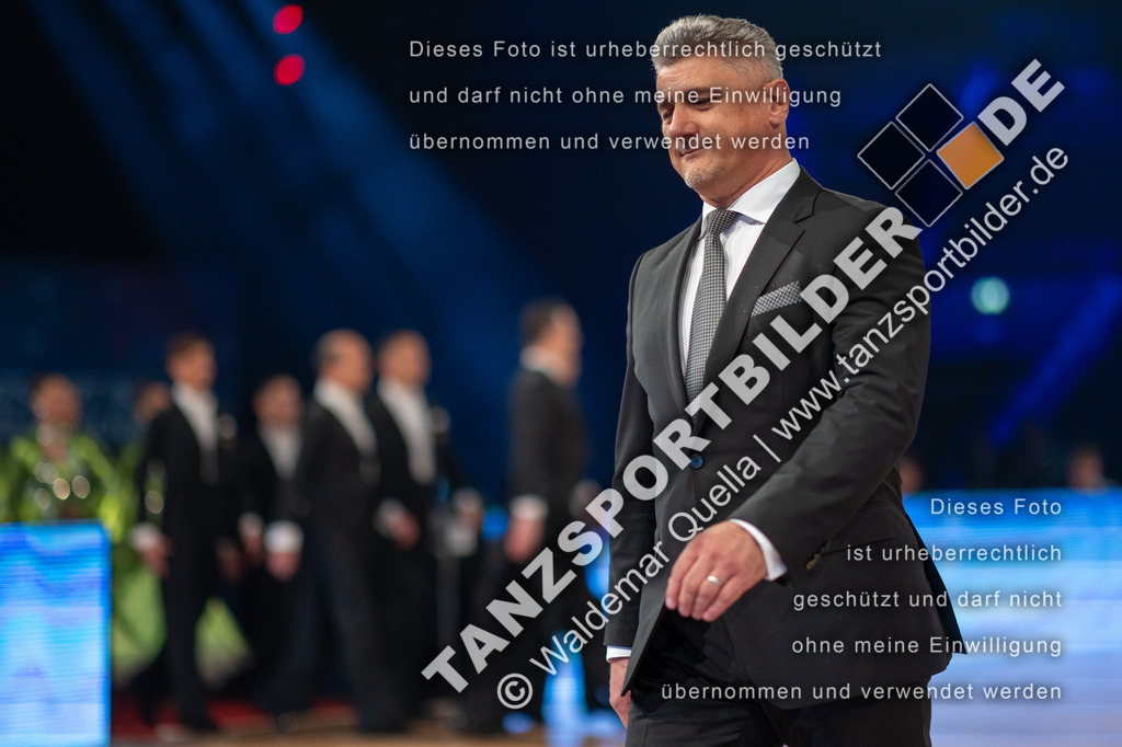 20251206-00650 | Hier finden Sie Tanz Bilder vom Latein und Standard Formationen tanzen. Sportbilder vom Tanzsport. Schöne Fotos und von Weltmeisterschaft, Europameisterschaft, Bundesliga, Regionalliga, Oberliga und Landesliga sowie von GOC Stuttgart, DanceComp, WM Bremen
