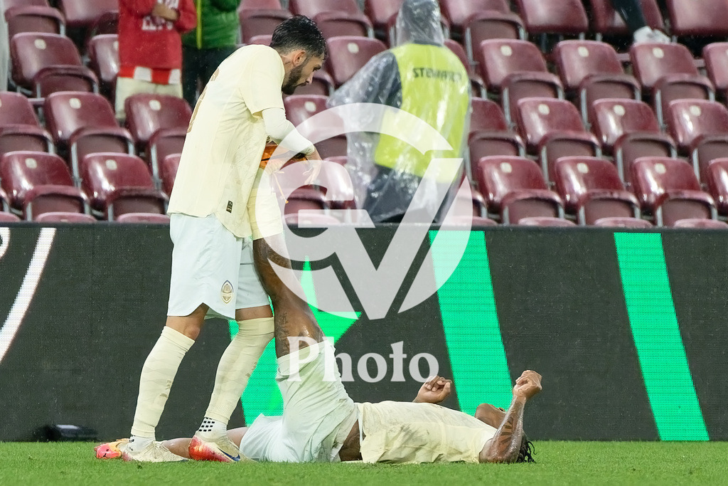 UEFA Conference League Play-offs 2nd leg - Servette FC v FC Shakhtar Donetsk | Irakli Azarov (16 FC Shakhtar Donetsk) helps Pedro Kevin (11 FC Shakhtar Donetsk) having cramps during the UEFA Conference League Play-offs 2nd leg match between Servette FC and FC Shakhtar Donetsk at Stade de Geneve in Geneva, Switzerland