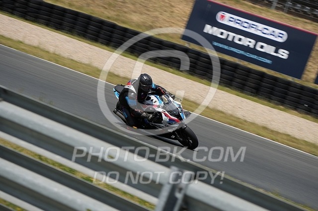 2025_06_19_PBK_14280 | Sportfotografie; SlowMotion; Video; Rennstrecke; Hafeneger; Speer; Racing; RSE; BMW; CBO; Trackday; Motorsportarena; Hockenheimring; Brno; Most; Barcelona; Valencia