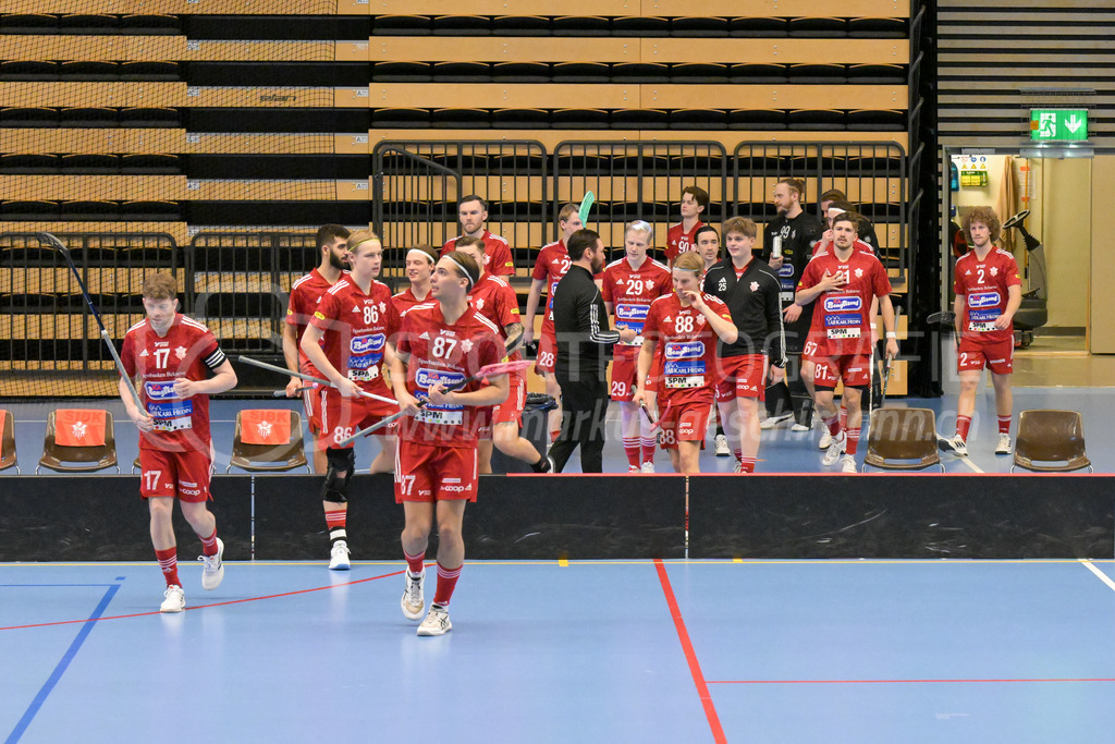 Lillan IBK vs Strängnäs IBK - 17. März 2024 | Lillan IBK vs Strängnäs IBK
Idrottshuset Örebro, Arenahallen, Örebro
Kalle Karlsson K (#17 Strängnäs IBK), Tim Lindgren (#86 Strängnäs IBK), Viktor Seth (#87 Strängnäs IBK) and Casper Nilsson (#88 Strängnäs IBK).
Bild: Sportfotografie Markus Aeschimann | www.markus-aeschimann.ch - Realisiert mit Pictrs.com