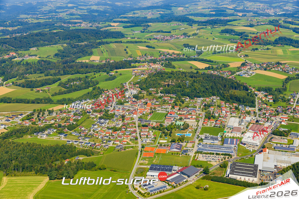 Luftaufnahme von Büchlberg - Die Luftaufnahme wurde 2025 vom UL-Flugzeug heraus erstellt ( keine Drohne ) - Hochauflösende Luftaufnahme - für professionelle Ausdrucke geeignet. Die Geschenkidee !Mit Lizenz und Bildrechte bestellbar