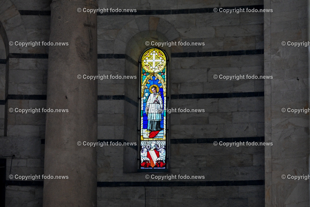 Italien_ Toscana_ Pisa_ 28.05.2024-62 | 28.05.2024, Italien, ITA, Toskana, Pisa im Bild Stadtansichten, Gebäude, Architektur, Touristen, Historisch, Souvenier, Turm, Dom, Piazza, schief


Pisa ist eine Stadt in Italien, gelegen in der Toskana am Arno. Wahrzeichen ist der als Schiefer Turm von Pisa bekannte Campanile des Doms auf der Piazza dei Miracoli im Norden des Stadtzentrums. 
Quelle: Wikipedia
