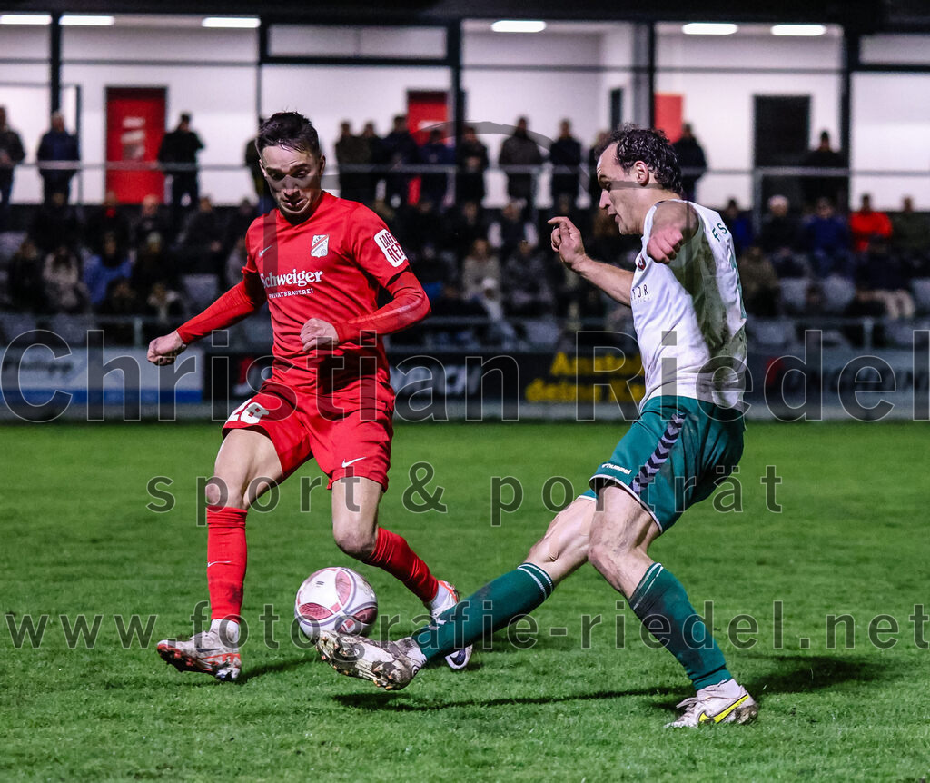 2024-03-28_117_FC_Schwaig_gegen_VfB_Forstinning | Oberding, Deutschland, 28.03.2024:
Fußball, Landesliga Südost 2023 / 2024, 27. Spieltag, FC Schwaig gegen VfB Forstinning, Endergebnis: 2:1

Matija Milic (VfB Forstinning, #28), Markus Straßer (FC Schwaig, #11)

Foto: Christian Riedel / fotografie-riedel.net