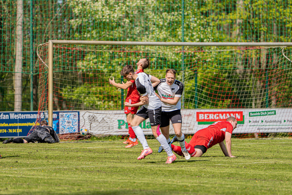 Fußball I Herren I Saison 2025-2026 I Kreisliga VEC I 24. Spieltag I 1. FC Varenesch - SC SW Bakum I 11804 | jns.sportfotos - Realisiert mit Pictrs.com