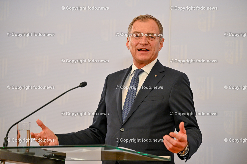 Pressekonferenz Land Ooe_ Praesentation Landeshaushalt 2024_ 07.11.2023-26 | 07.11.2023, Landhaus Linz, AUT, Pressekonferenz Land Ooe, Praesentation Landeshaushalt 2024 - Menschen entlasten. Wirtschaft foerdern, im Bild LH Thomas Stelzer (VP)