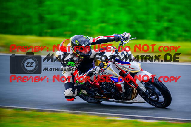 MaZZes_FotoMatrix_240727_6007705_9370 | TWIN