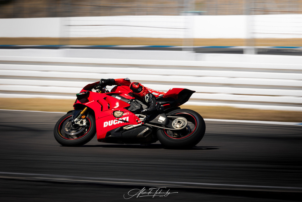 Ducati Trackday Hockenheimring 2026 | Entdecken Sie die faszinierende Welt von Alexander Tschuncky Arts: Kreative Fotografie, atemberaubende Automobilkunst und hochwertiger Bilderdruck. Lassen Sie sich inspirieren! - Realisiert mit Pictrs.com