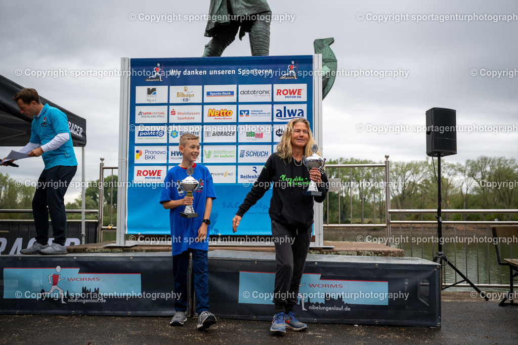 23. Wormser Nibelungenlauf | Siegerehrung 5km - Realisiert mit Pictrs.com