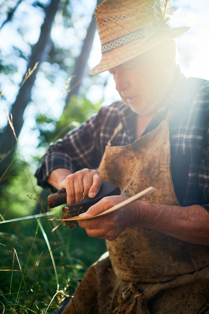Pecher Gerhold Wöhrer | Matzendorf-Hölles, Austria - July 04, 2019: Pecherpfad in Hölles mit Pecher Gerhold Wöhrer; das bearbeiten einer Pechscharte mit der Dexel. - Realisiert mit Pictrs.com