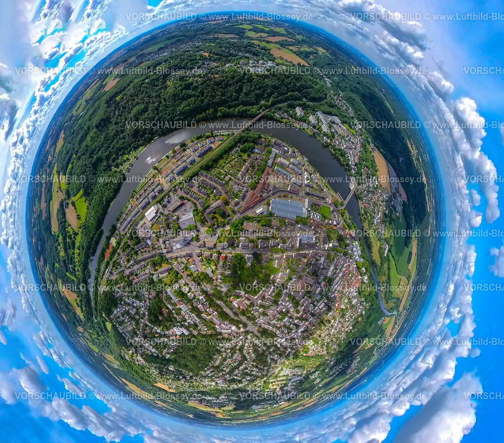Essen20220806_Kettwig1-2 | Luftbild, Ansicht Ortsteil Kettwig, Ruhrbogen Kettwig, Wohngebiet am Kettwiger Ruhrbogen, Fluss Ruhr mit Eisenbahnbrücke und Ruhrbrücke mit Schleuse, Fisheye Aufnahme, Fischaugen Aufnahme, 360 Grad Aufnahme, Kettwig, Essen, Ruhrgebiet, Nordrhein-Westfalen, Deutschland