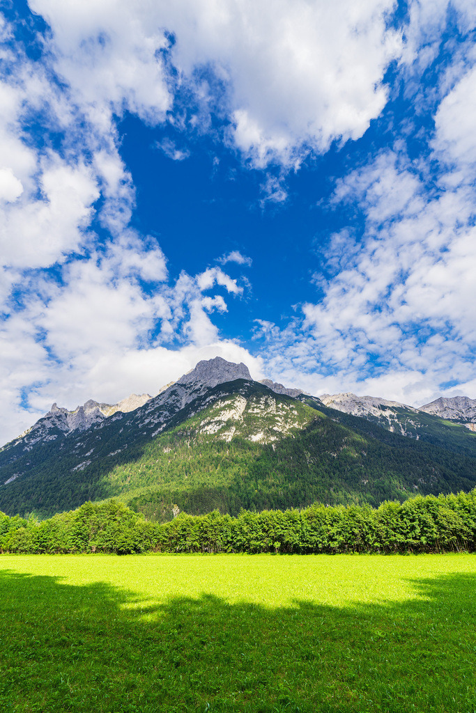 Blick auf das Karwendelgebirge bei Mittenwald | Blick auf das Karwendelgebirge bei Mittenwald.