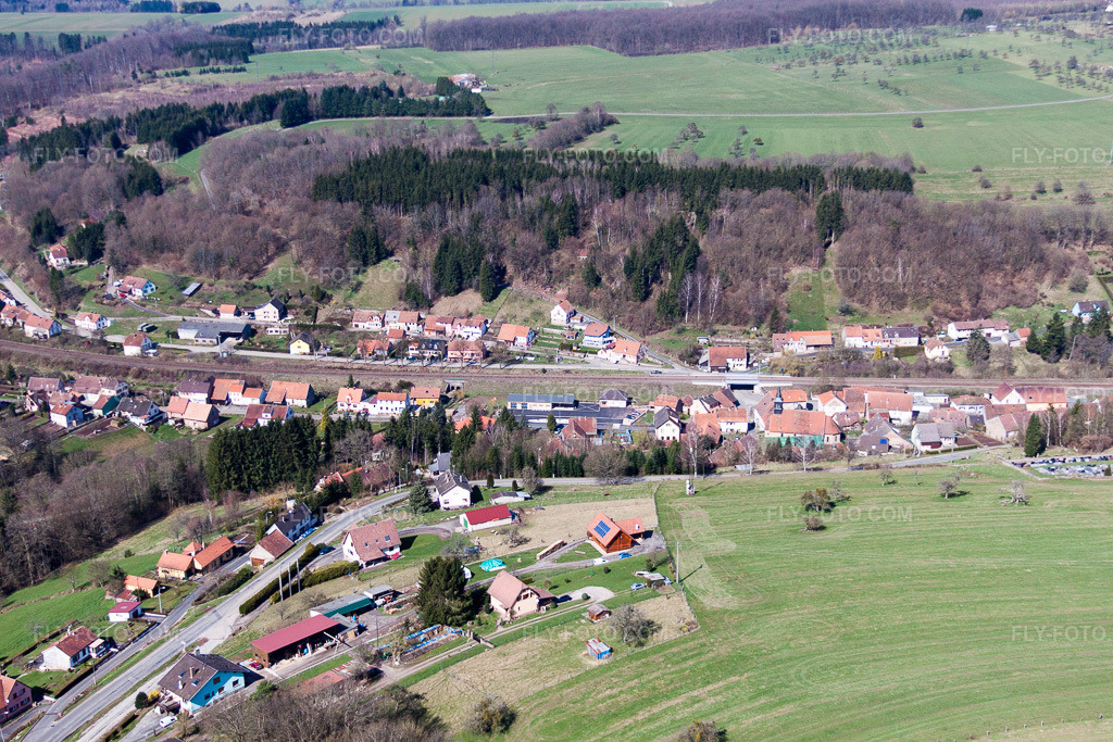 Aerial view: Village view in Tieffenbach in the state Bas-Rhin, France. – Photo: IMG_38497.jpg taken on 03/20/2011 by Werner Riehm/FLY-FOTO.com – Resolution of the original: 4752 x 3168 px