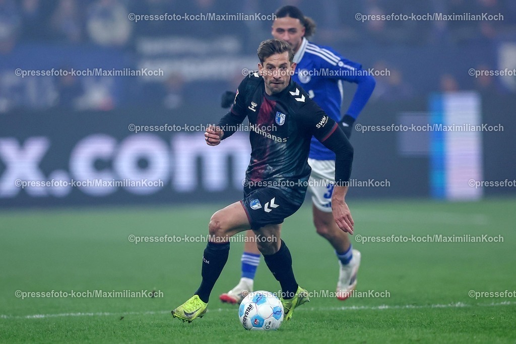 S0401022501020 | 01.02.2025, Fußball, FC Schalke 04 - 1. FC Magdeburg, 2.. Fußball Bundesliga, 20. Spieltag, Veltins-Arena Gelsenkirchen, Saison 2024 2025: Alexander Nollenberger (1.FC Magdeburg #17)DFB regulations prohibit any use of photographs as image sequences and or quasi-video.