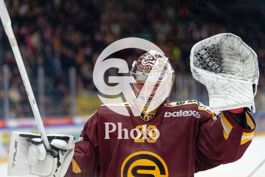 National League - Geneve-Servette HC v EV Zug | Robert Mayer (29 Geneve-Servette HC) celebrates after winning  during the National League match between Geneve-Servette HC and EV Zug at Les Vernets in Geneva, Switzerland