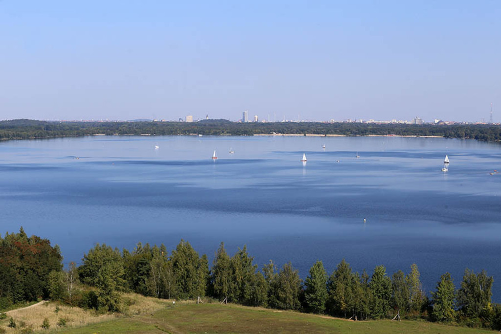 Foto: Leipzig - Cospudener See | Das Team hinter BILDLEXIKON LEIPZIG bündelt historische wie aktuelle Informationen über die Stadt Leipzig in Text und Bild auf einer Plattform und stellt diese der interessierten Öffentlichkeit zur Verfügung.