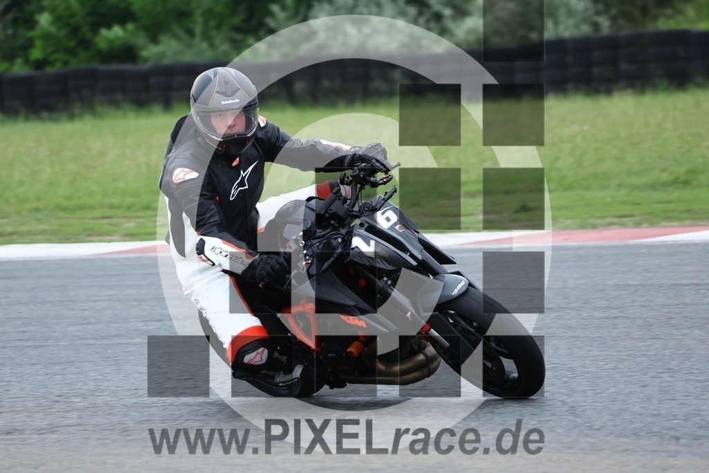 0026-20240604_33611 | Schöne Erinnerungen an spannende Momente - das festzuhalten ist unser Job. PIXELrace.de ist seit 2003 auf den Rennstrecken Europas unterwegs um die Action draußen beim Fahren und die wunderbare Stimmung imm Fahrerlager für euch einzufangen.