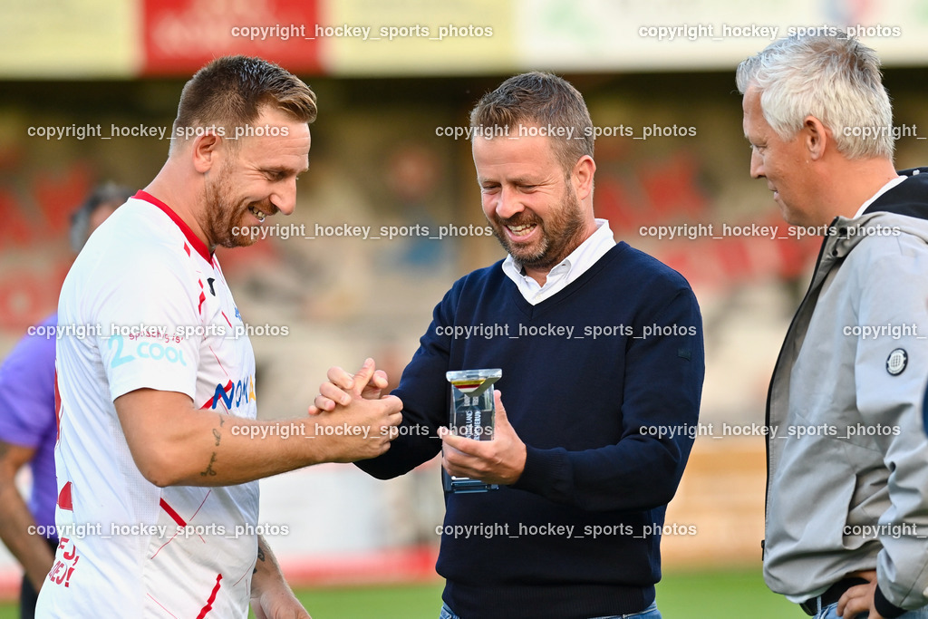 SAK Klagenfurt vs. FC Gleisdorf 09 2.9.2022 | #22 Darijo Biscan, Kärntner Fussballverband Vizepräsident Thomas Jank, Präsident SAK Marko Wieser