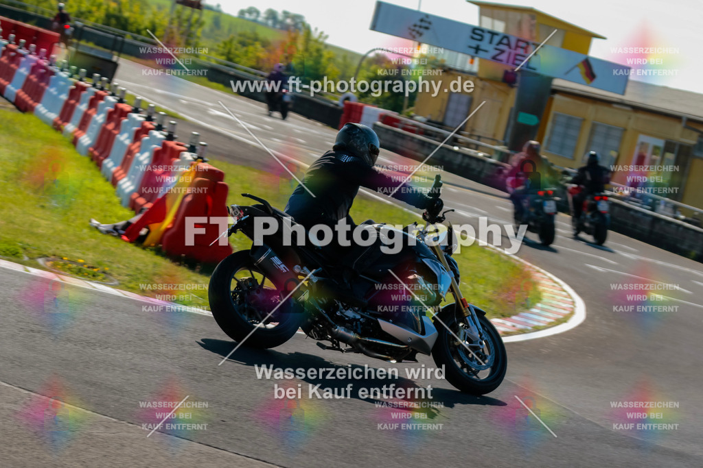 Moto-TeamOBK-21281 | Hier findet Ihr Bilder von Touristenfahrten auf der Nürburgring Nordschleife oder von anderen Veranstaltungen die ich besucht habe. Viel Spass beim Durch Schauen 